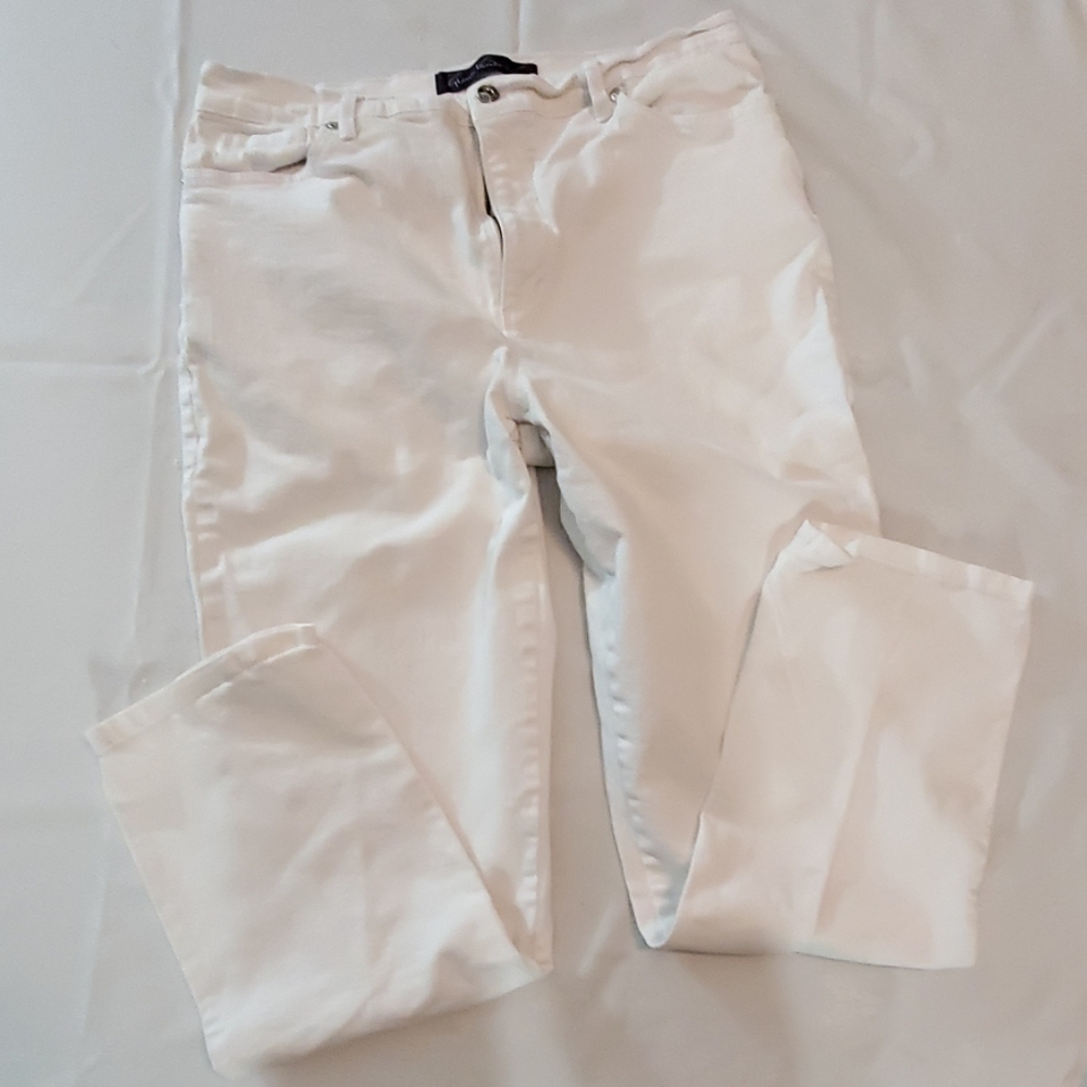 Gloria Vanderbilt white straight leg jean size 14